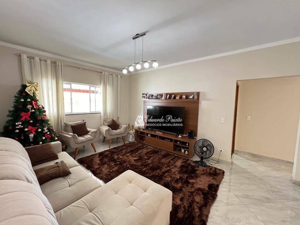 Casa à venda com 3 quartos, 130m² - Foto 1