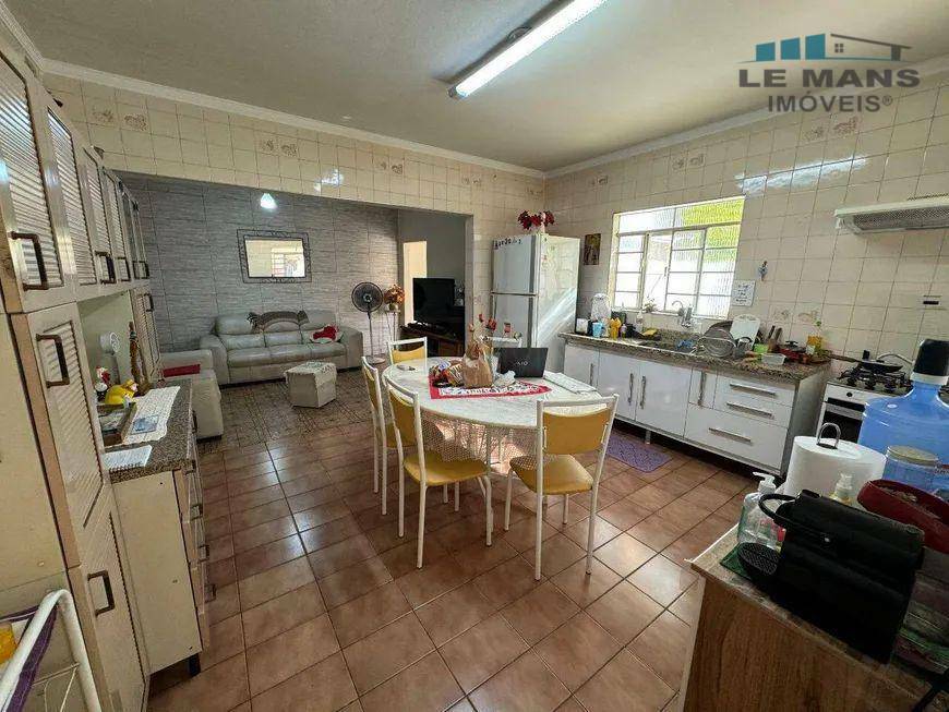 Casa à venda com 5 quartos, 238m² - Foto 7