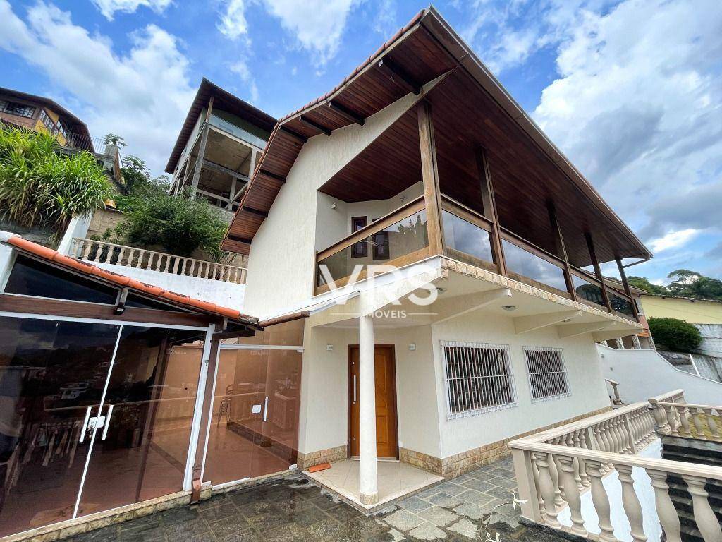 Casa à venda com 4 quartos, 195m² - Foto 1