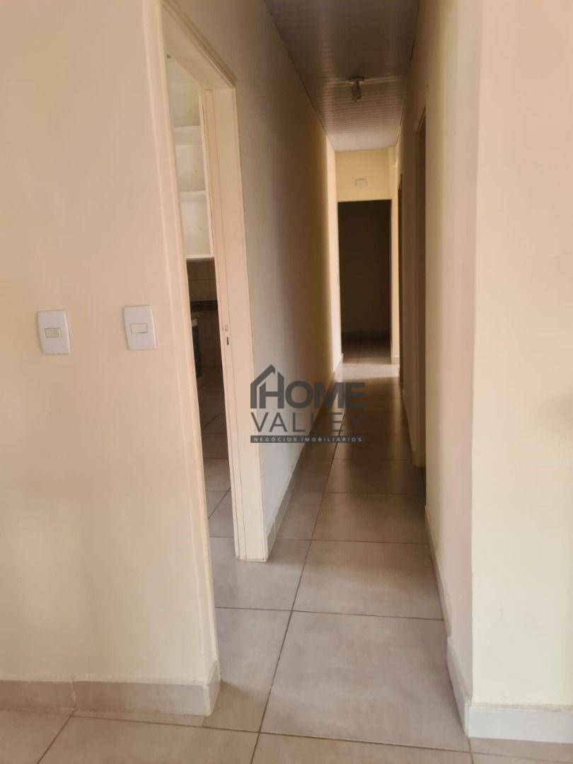 Apartamento para alugar com 3 quartos, 200m² - Foto 12