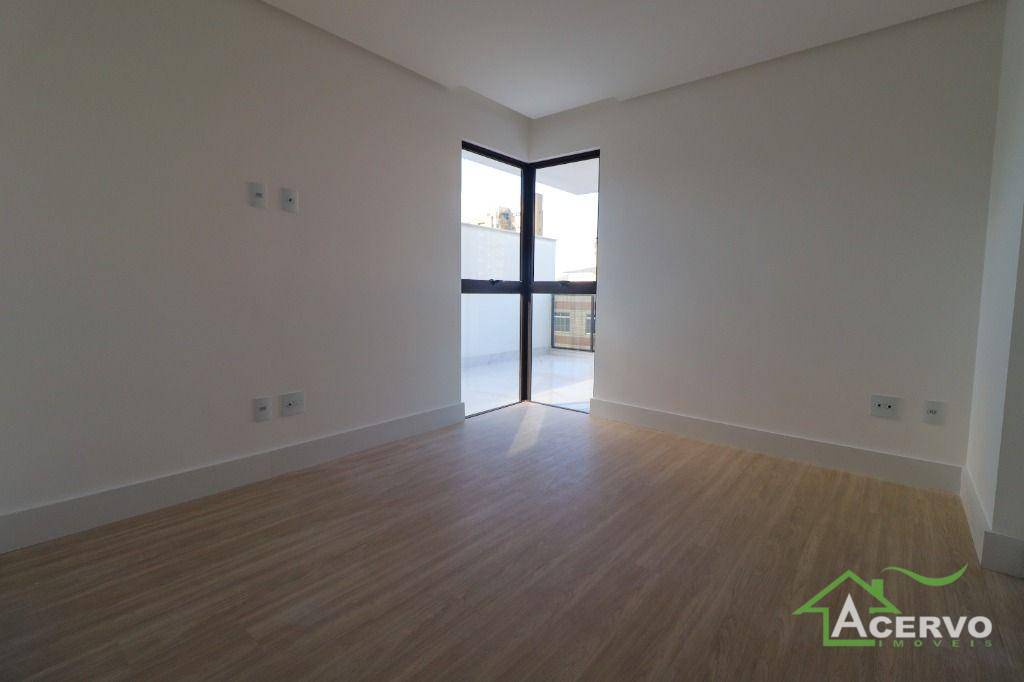 Apartamento à venda com 4 quartos, 225m² - Foto 18