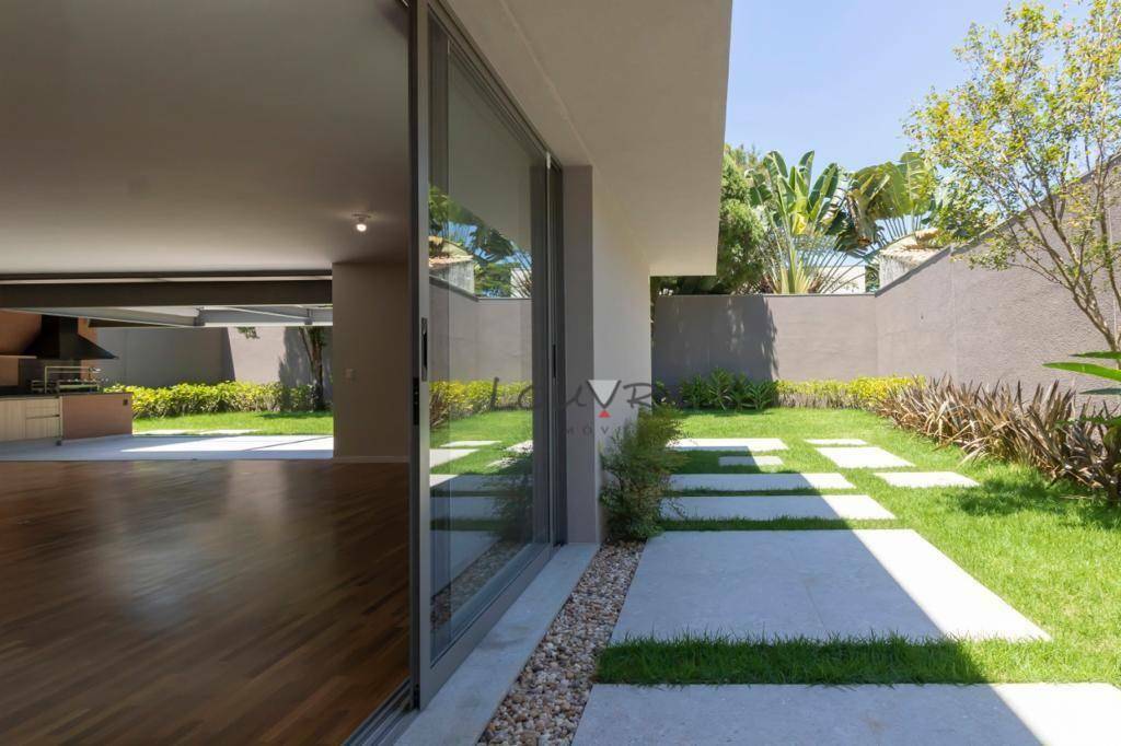 Casa à venda e aluguel com 4 quartos, 371m² - Foto 8