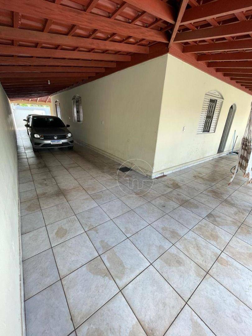 Casa à venda com 4 quartos, 282m² - Foto 1