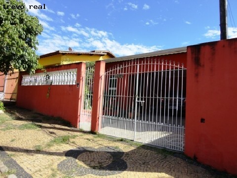 Casa à venda com 3 quartos, 330m² - Foto 2