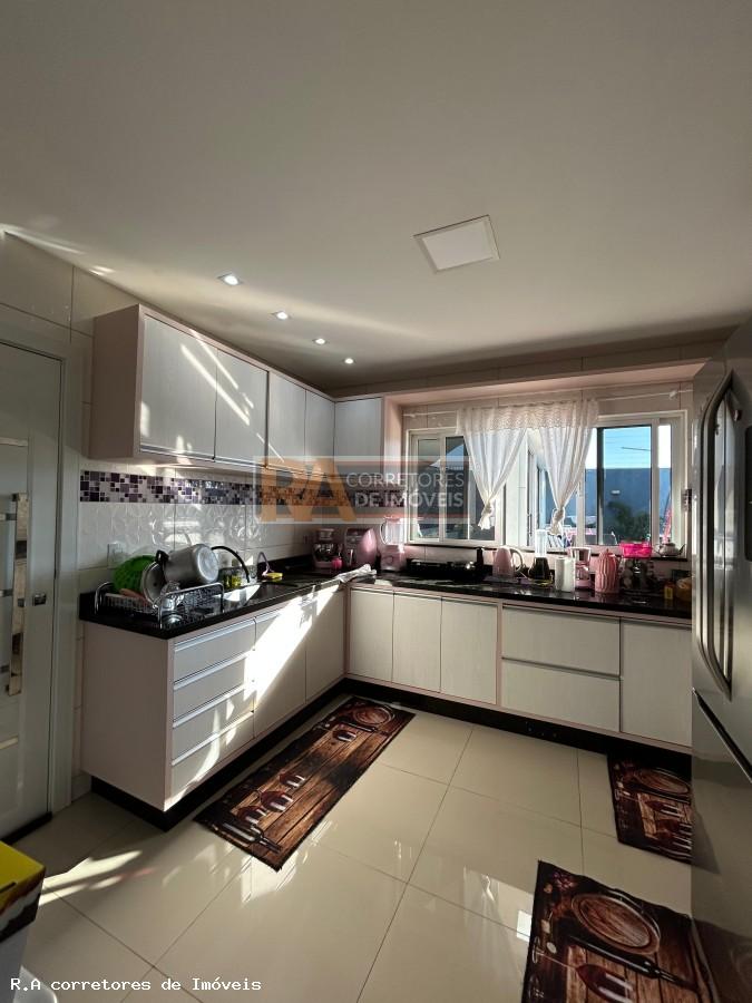 Sobrado à venda com 3 quartos, 220m² - Foto 4