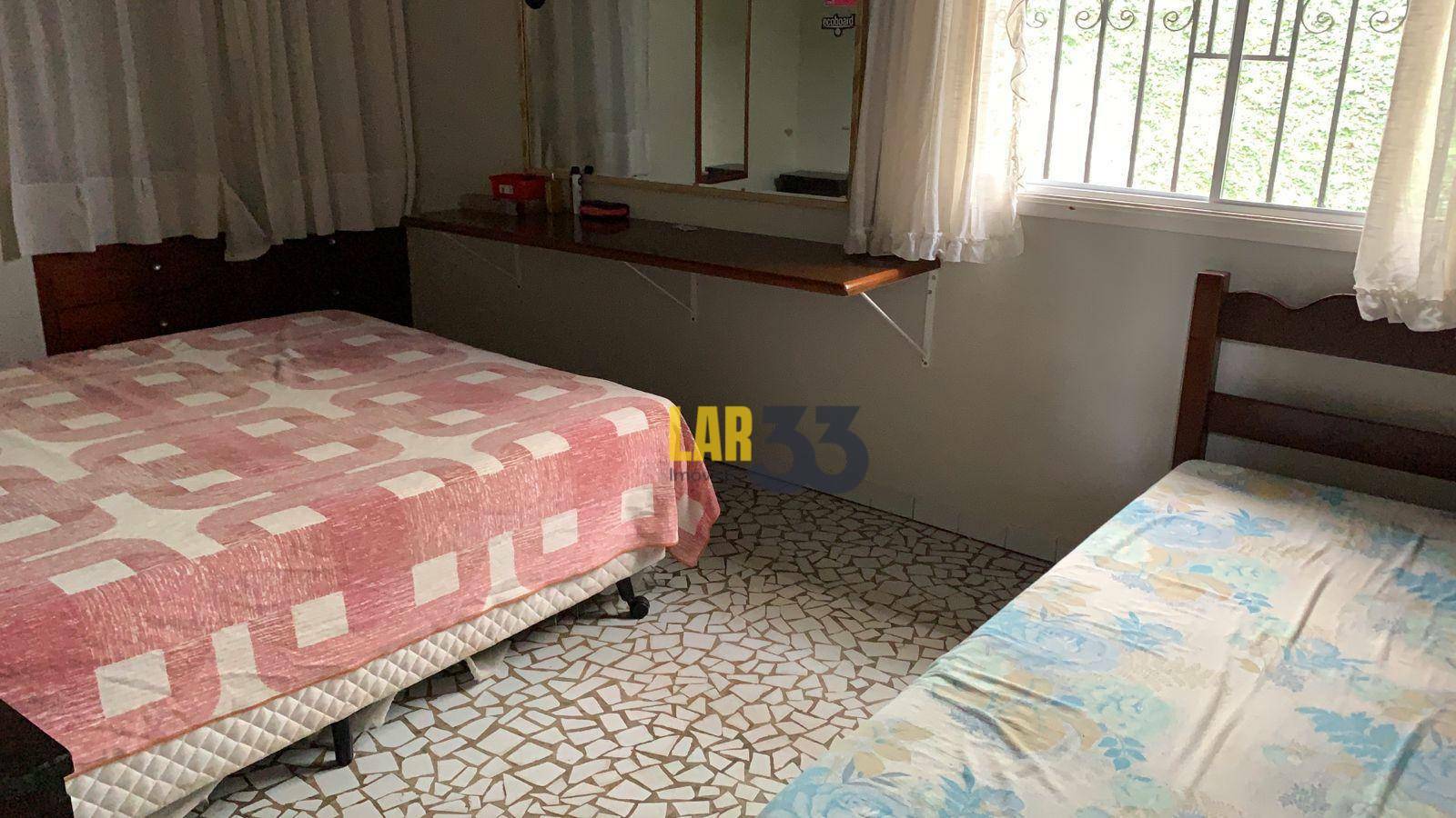 Casa à venda com 5 quartos, 225m² - Foto 3