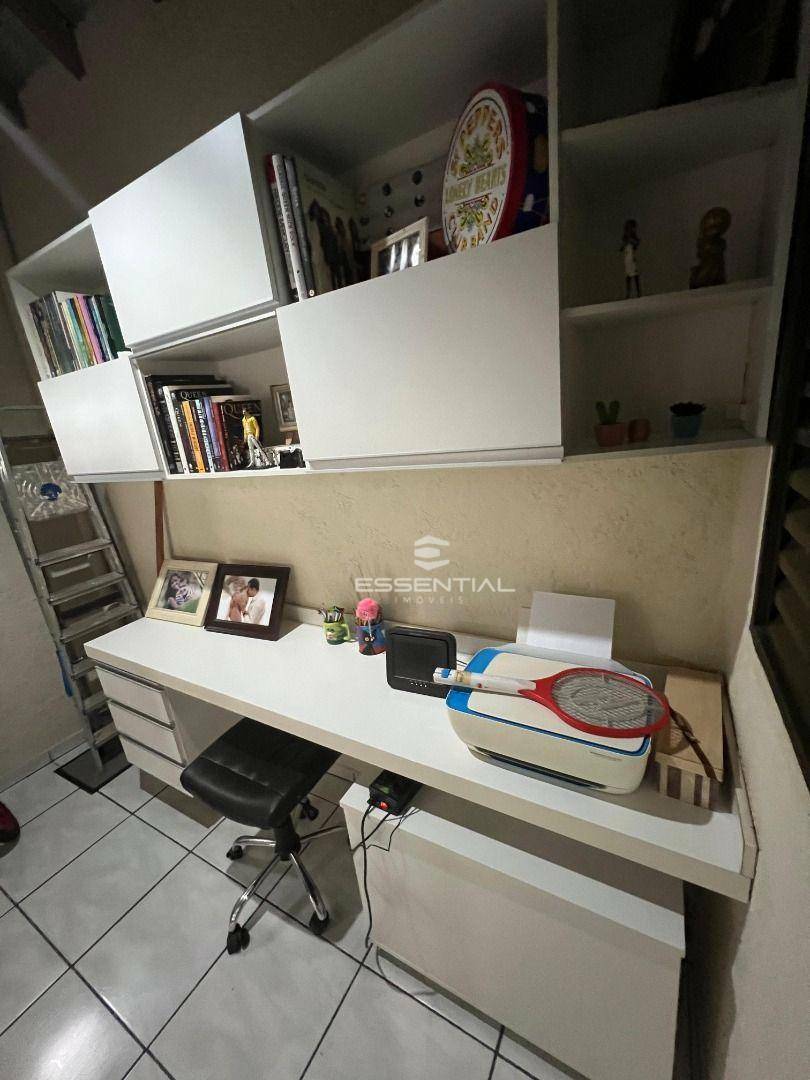 Casa à venda com 2 quartos, 90m² - Foto 3