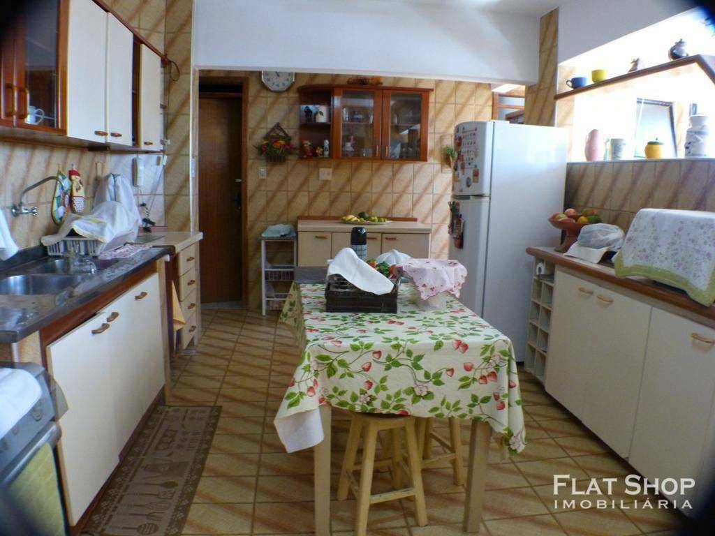 Apartamento à venda com 3 quartos, 212m² - Foto 11