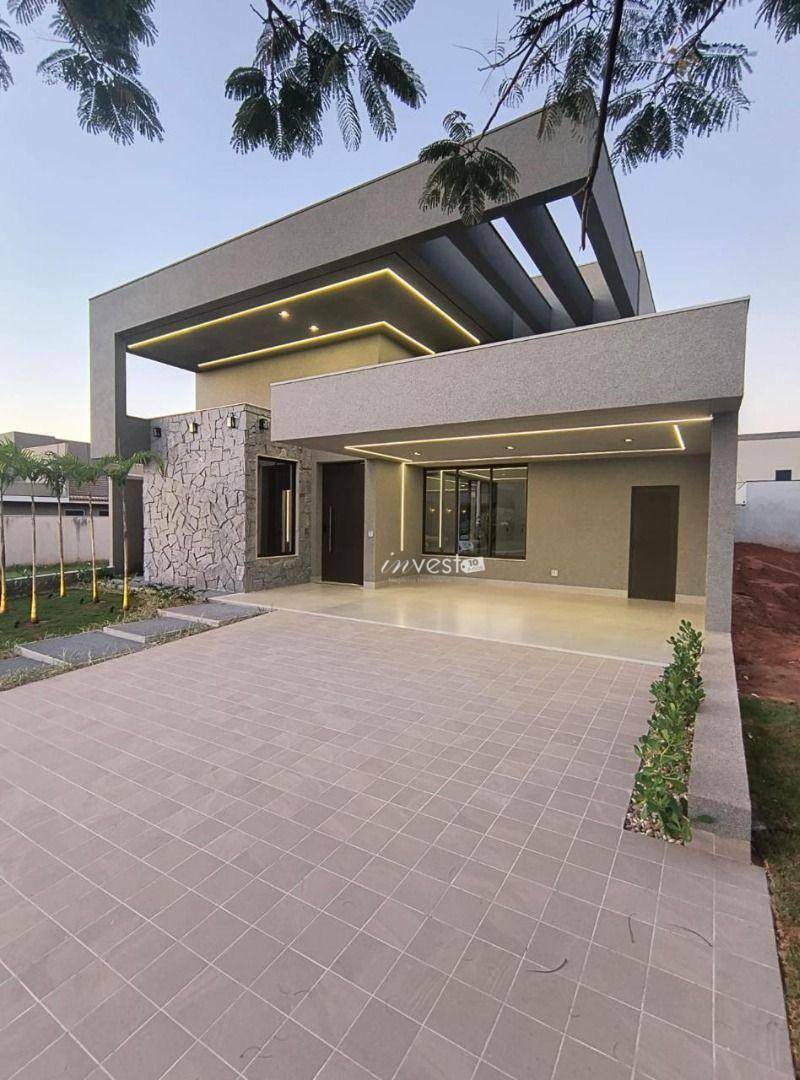 Casa à venda com 3 quartos, 243m² - Foto 1