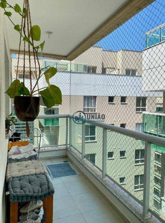 Apartamento à venda com 2 quartos, 65m² - Foto 2