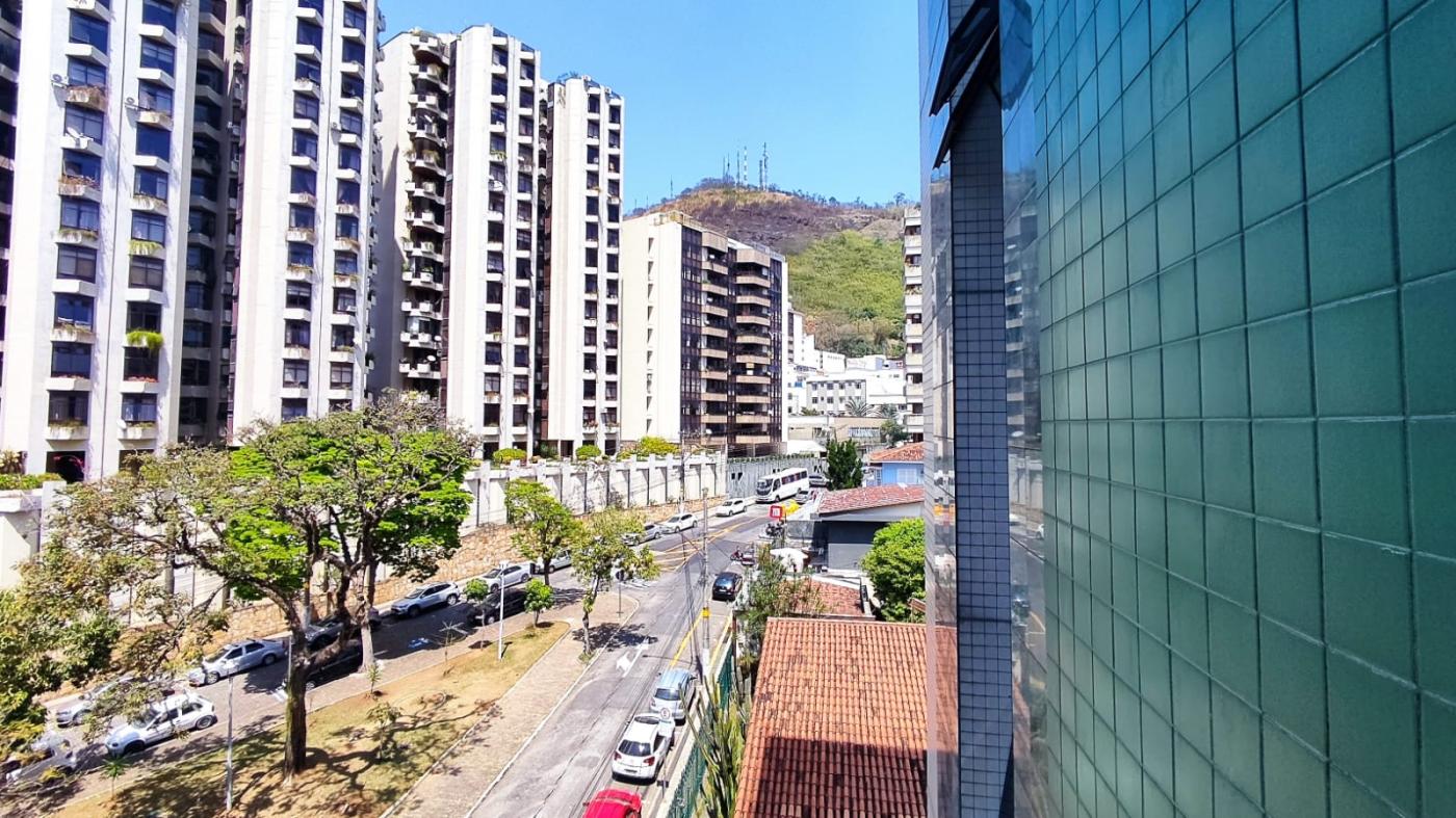 Apartamento à venda com 4 quartos, 180m² - Foto 3