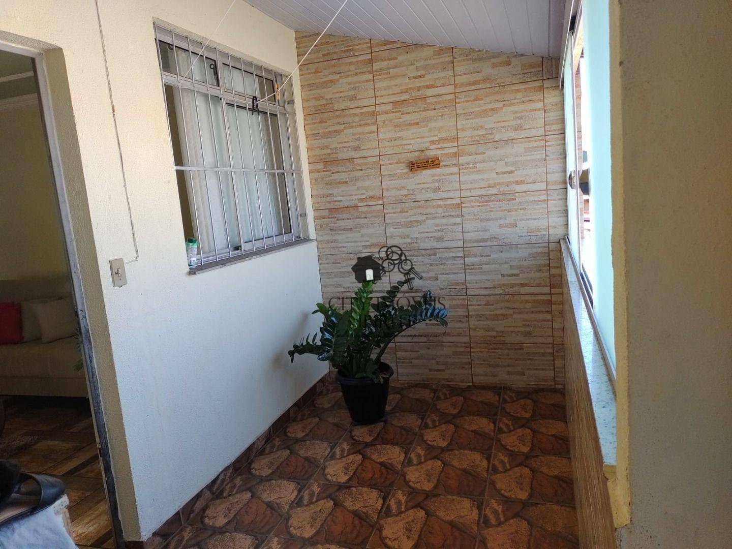 Casa à venda com 2 quartos, 70m² - Foto 3