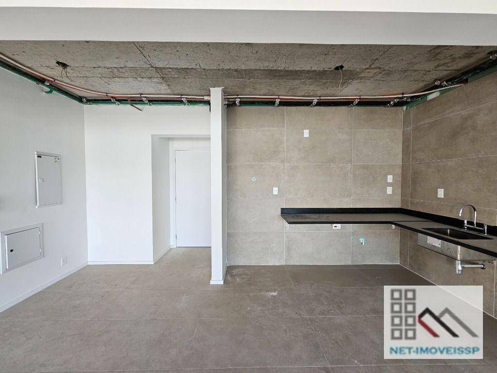 Apartamento à venda com 3 quartos, 197m² - Foto 4