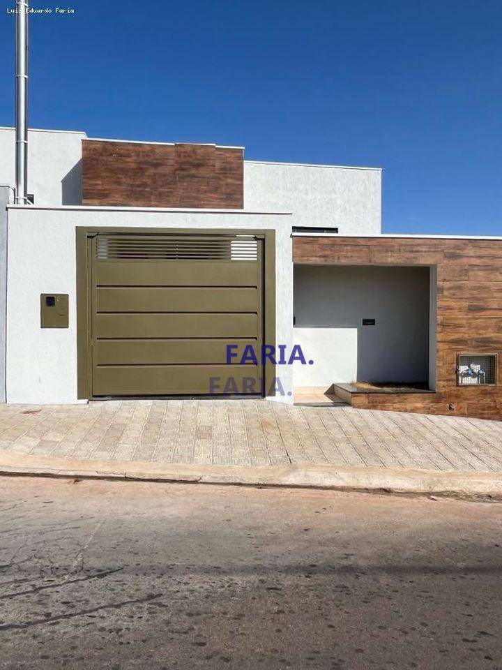 Casa à venda com 3 quartos, 155m² - Foto 1