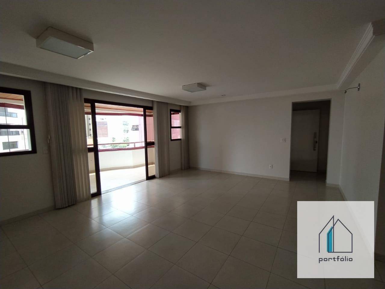 Apartamento à venda com 4 quartos, 208m² - Foto 2