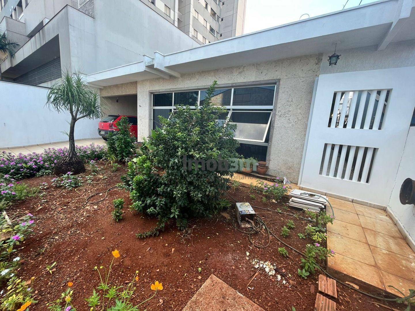 Casa à venda com 4 quartos, 210m² - Foto 2