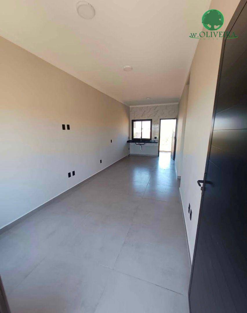 Casa à venda com 2 quartos, 56m² - Foto 2