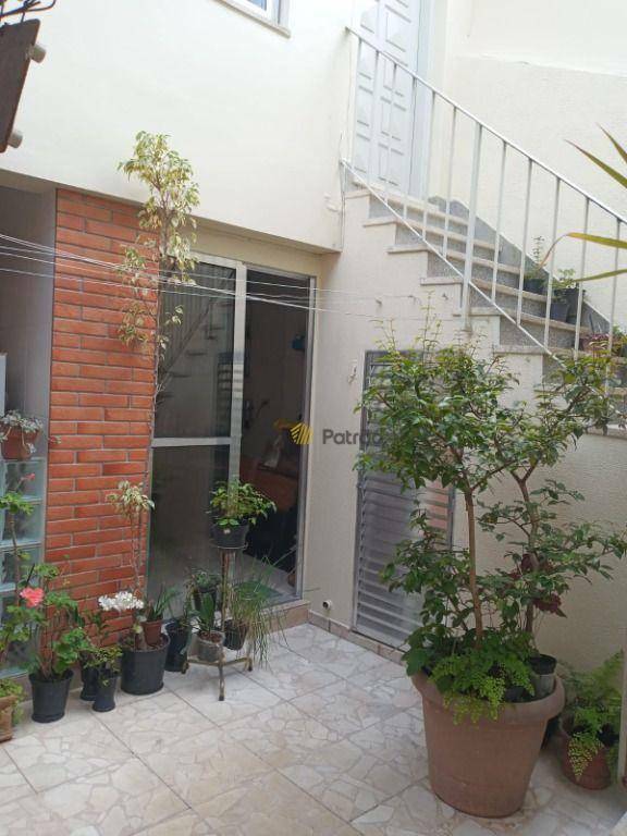 Sobrado à venda com 4 quartos, 200m² - Foto 11