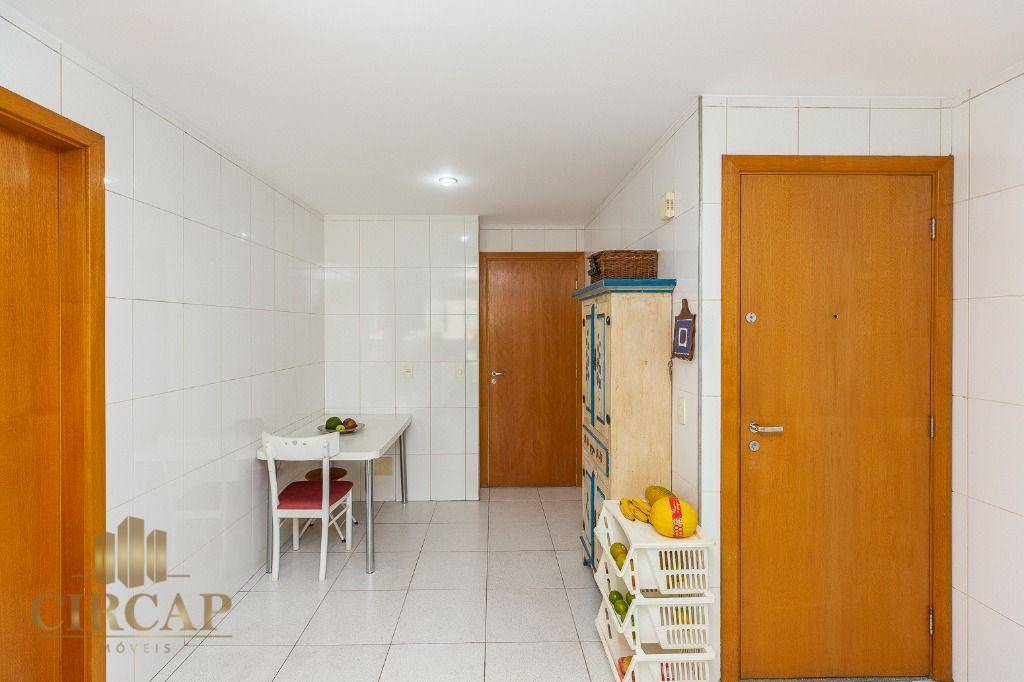 Apartamento à venda com 3 quartos, 188m² - Foto 15