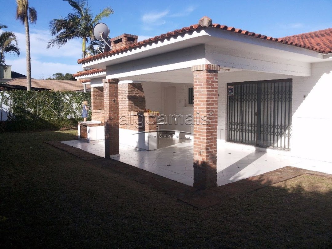 Casa à venda com 3 quartos, 220m² - Foto 2