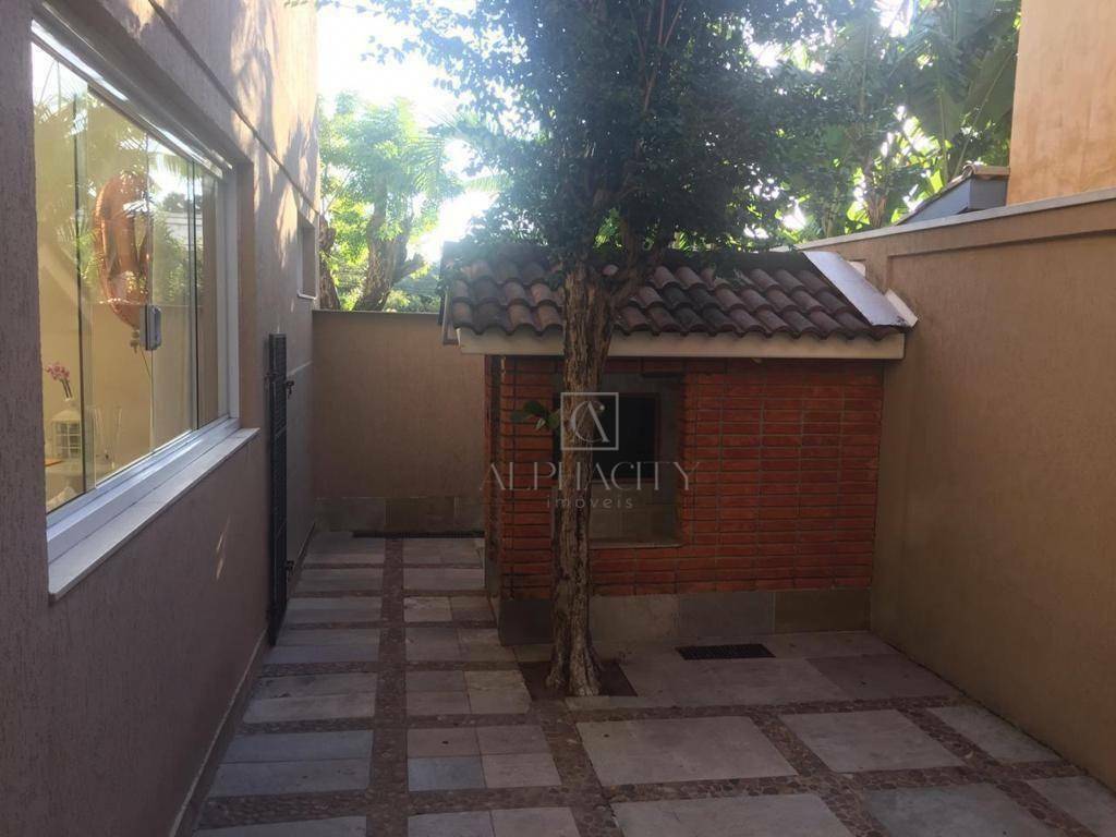 Casa de Condomínio à venda com 4 quartos, 480m² - Foto 1