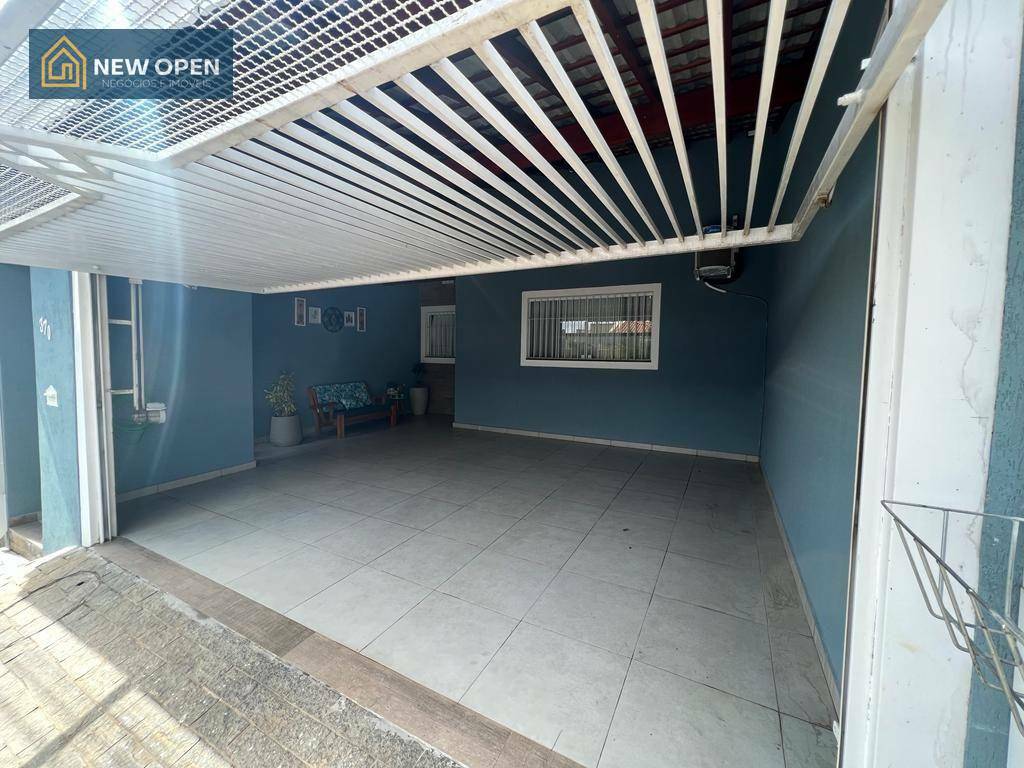 Casa à venda com 3 quartos, 100m² - Foto 2