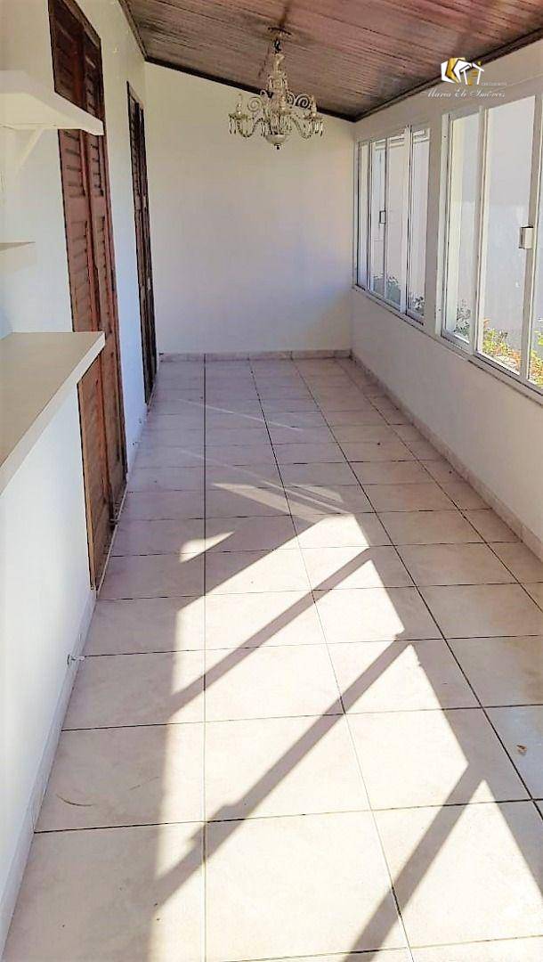 Casa à venda com 3 quartos, 330m² - Foto 14