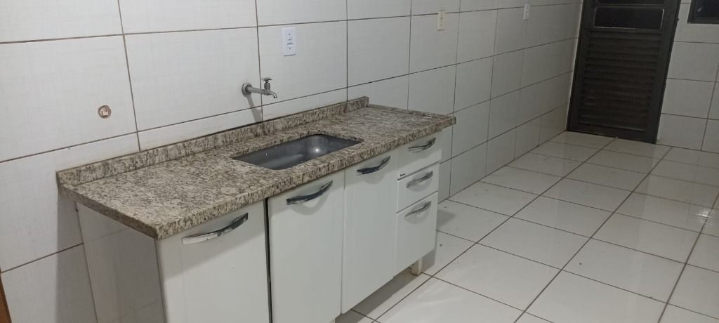 Casa à venda e aluguel com 3 quartos, 80m² - Foto 11