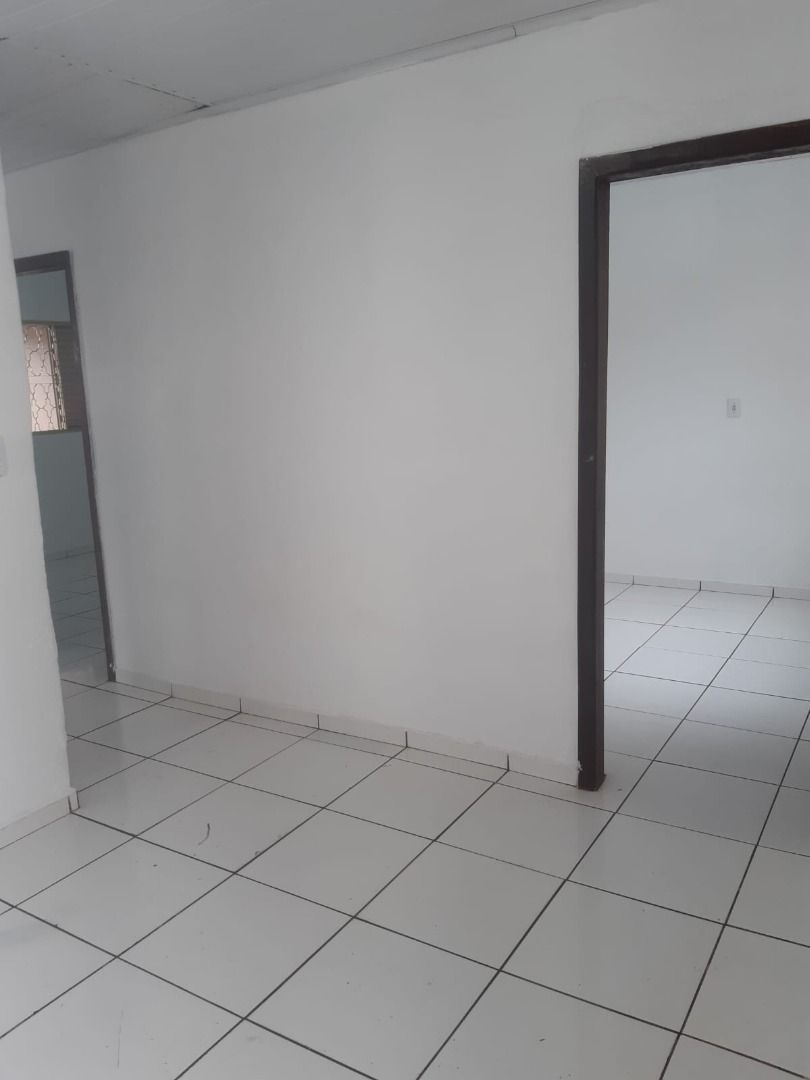 Casa à venda com 2 quartos, 50m² - Foto 1