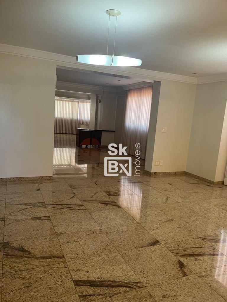 Apartamento à venda com 3 quartos, 208m² - Foto 1