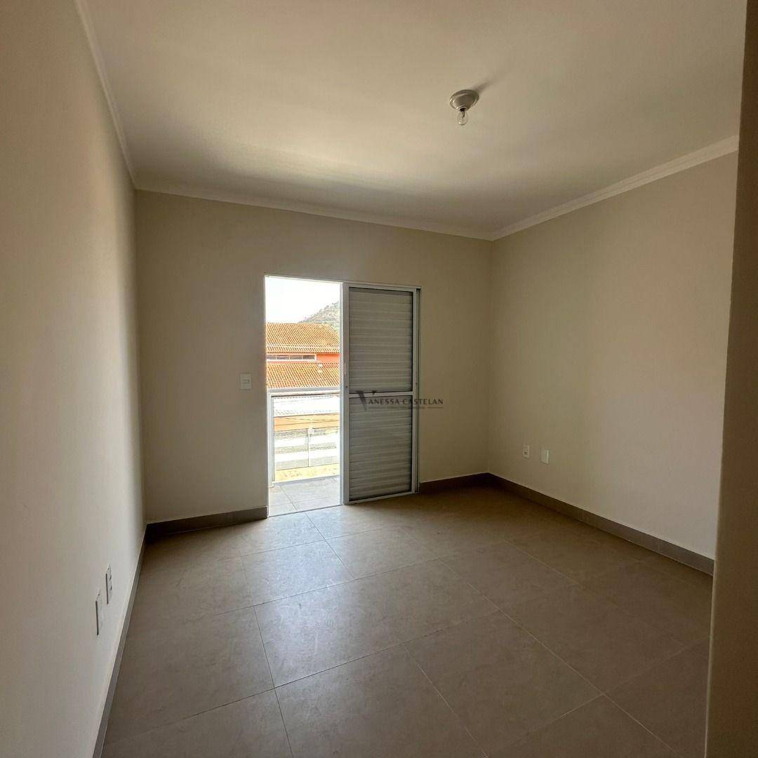 Casa à venda com 4 quartos, 133m² - Foto 2