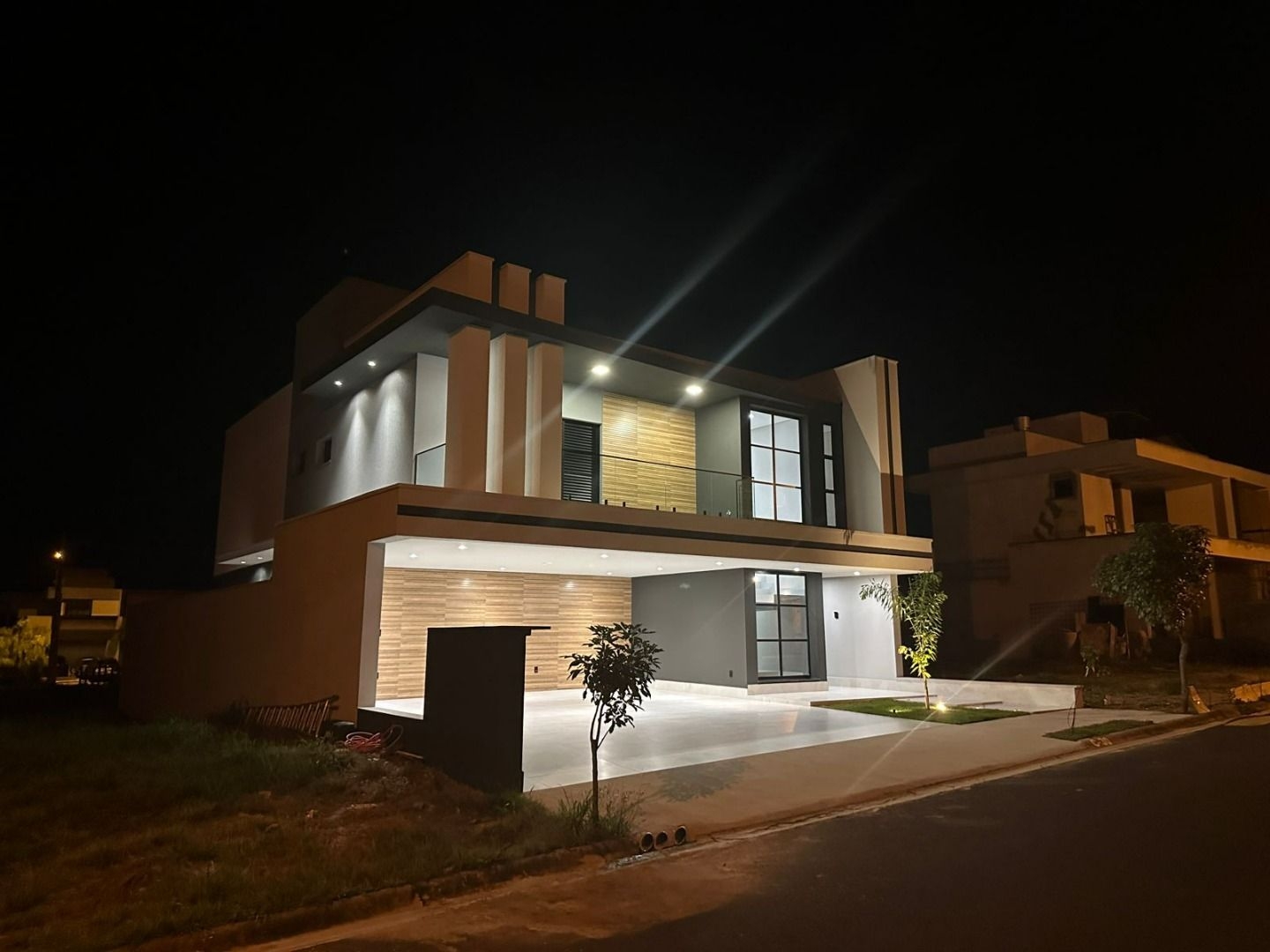 Casa de Condomínio à venda com 3 quartos, 250m² - Foto 1