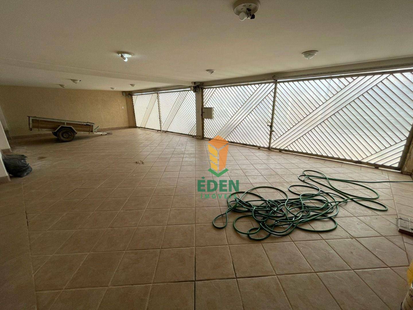 Casa à venda com 3 quartos, 375m² - Foto 3