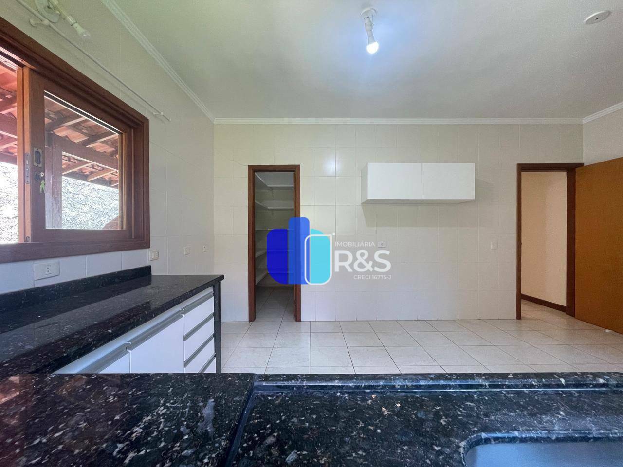 Casa para alugar com 3 quartos, 253m² - Foto 13