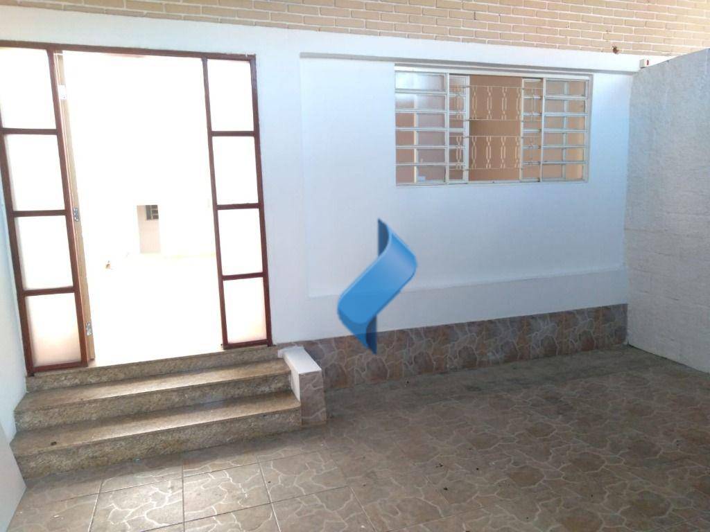 Casa para alugar com 3 quartos, 140m² - Foto 3