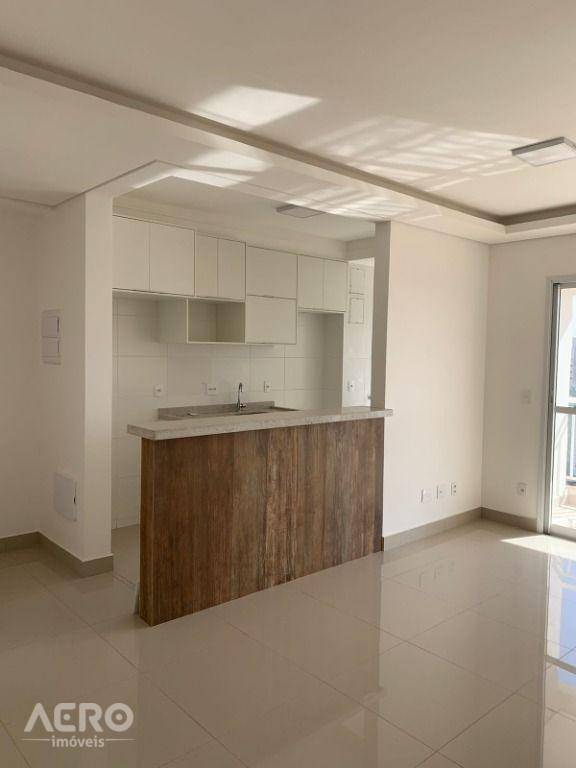 Apartamento à venda com 3 quartos, 77m² - Foto 2