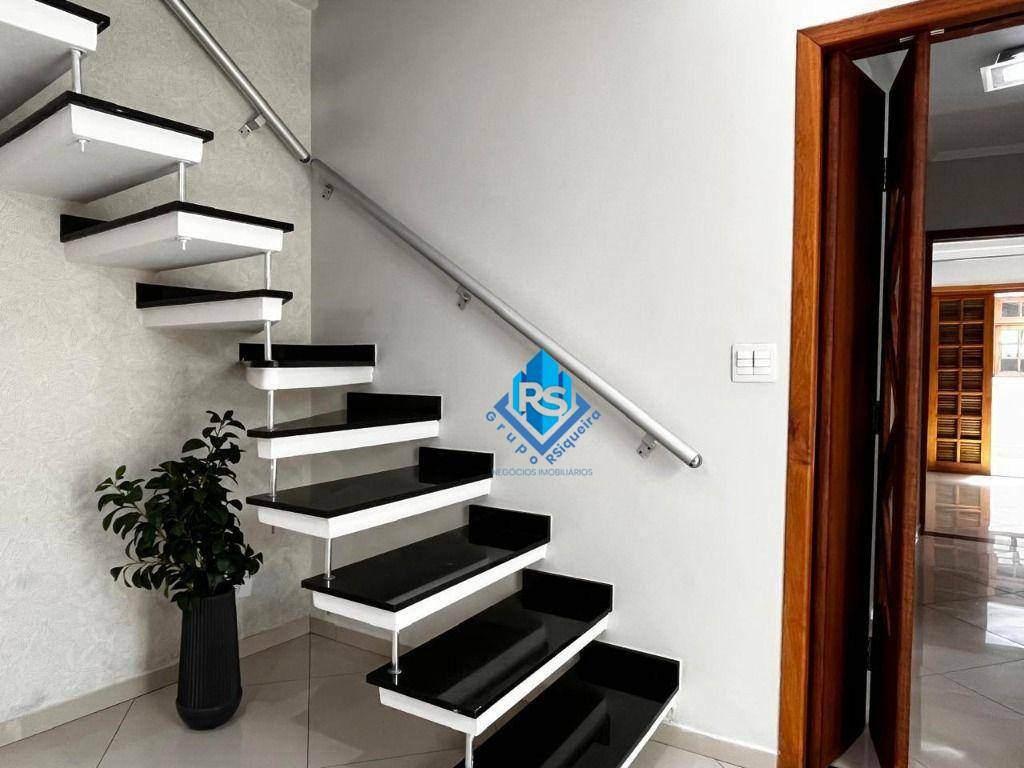 Sobrado à venda e aluguel com 4 quartos, 250m² - Foto 4