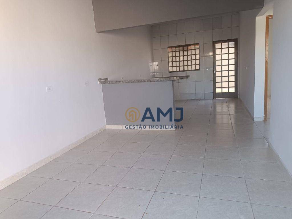 Casa para alugar com 2 quartos, 64m² - Foto 1