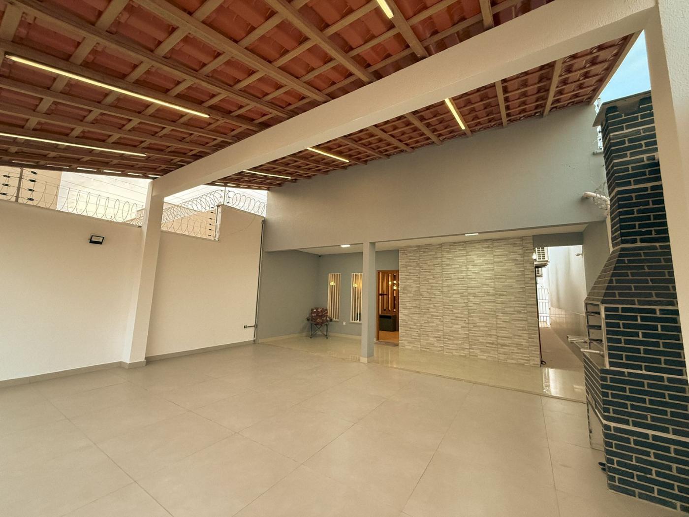 Casa à venda com 3 quartos, 225m² - Foto 3