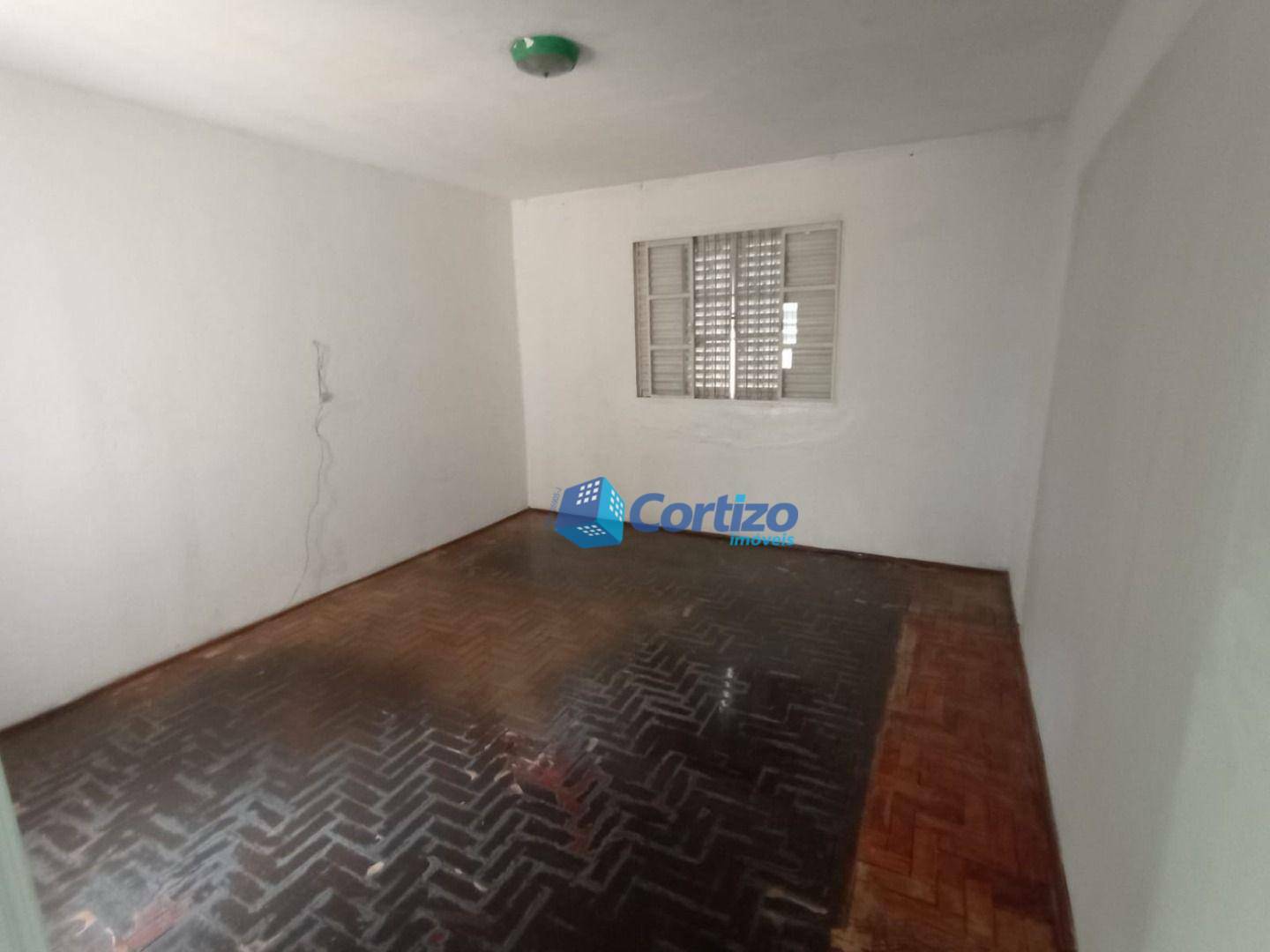 Casa à venda com 2 quartos, 140m² - Foto 4