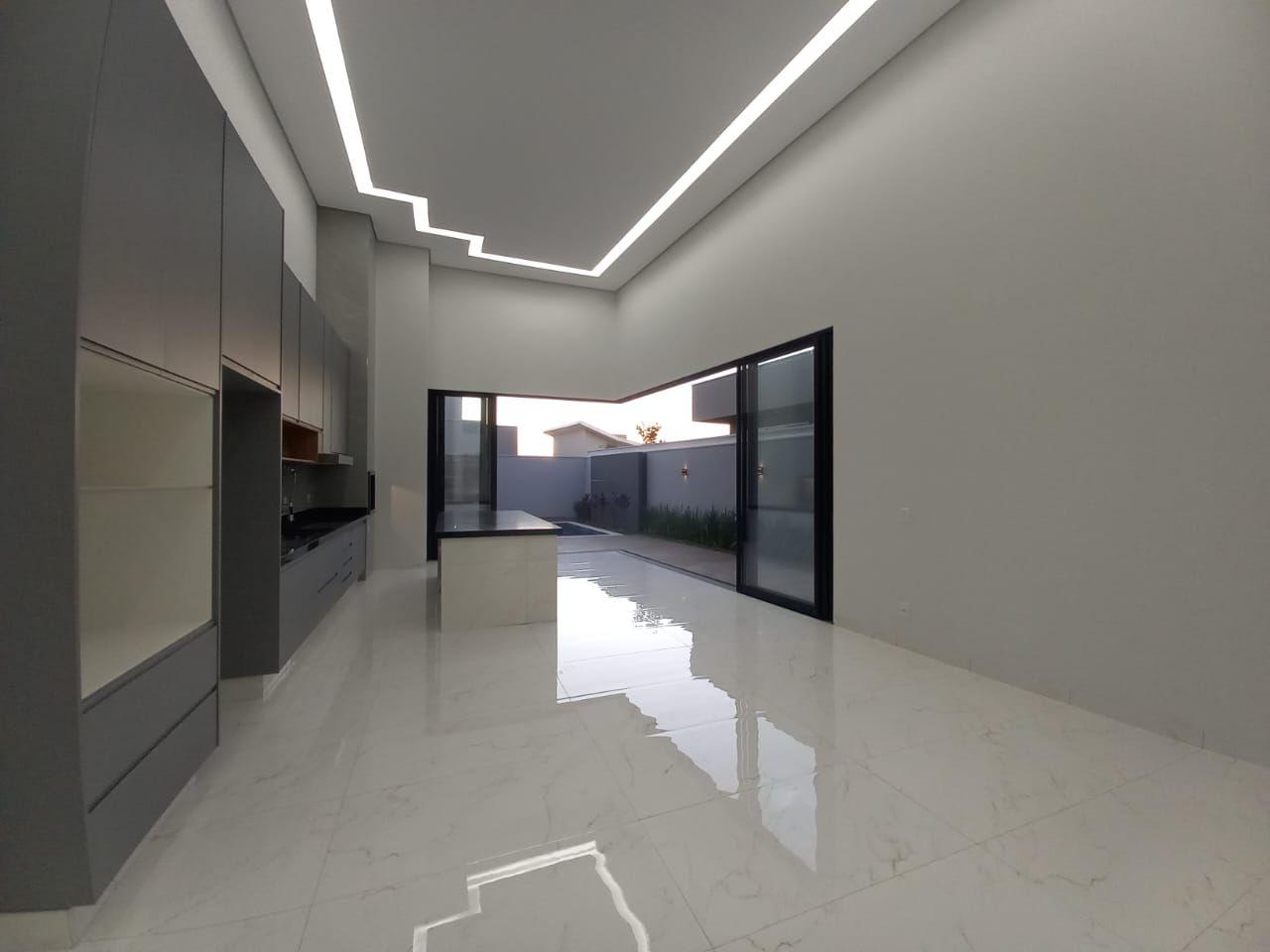 Casa à venda com 3 quartos, 251m² - Foto 3