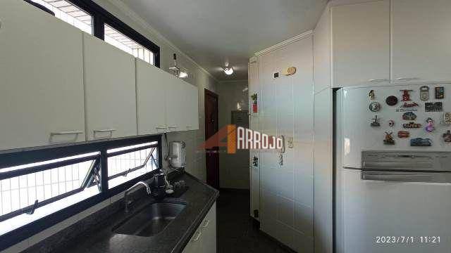 Apartamento à venda com 3 quartos, 127m² - Foto 8