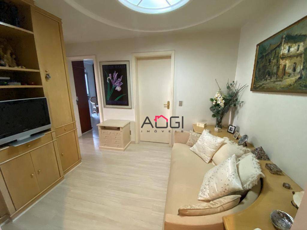 Apartamento para alugar com 3 quartos, 180m² - Foto 6