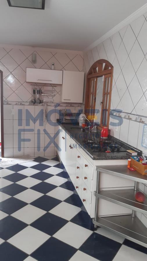 Casa à venda com 3 quartos, 229m² - Foto 12