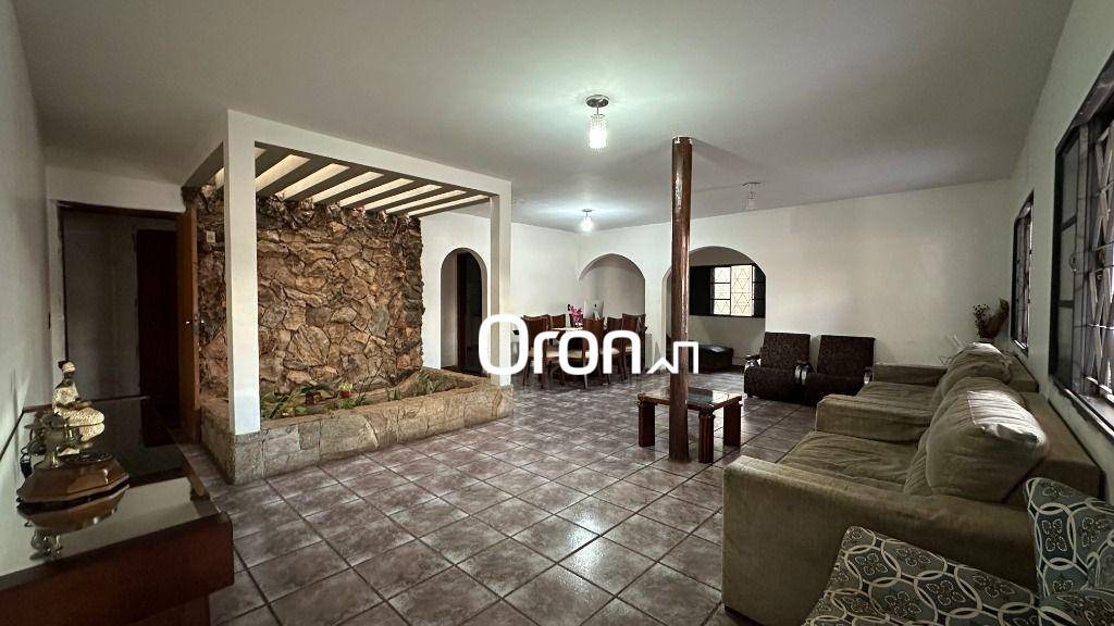 Casa, 4 quartos, 191 m² - Foto 1