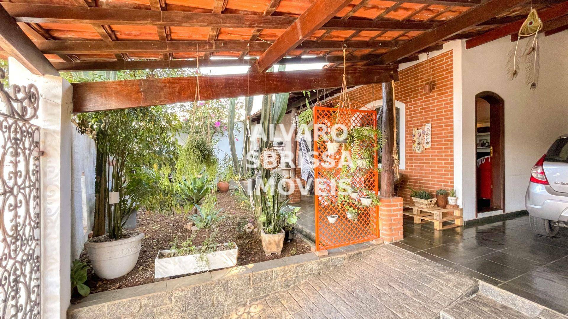 Casa à venda com 3 quartos, 162m² - Foto 2