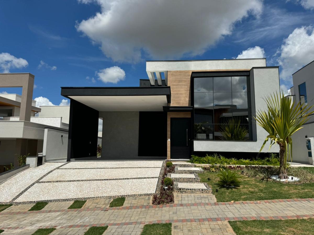 Casa de Condomínio à venda com 4 quartos, 259m² - Foto 2