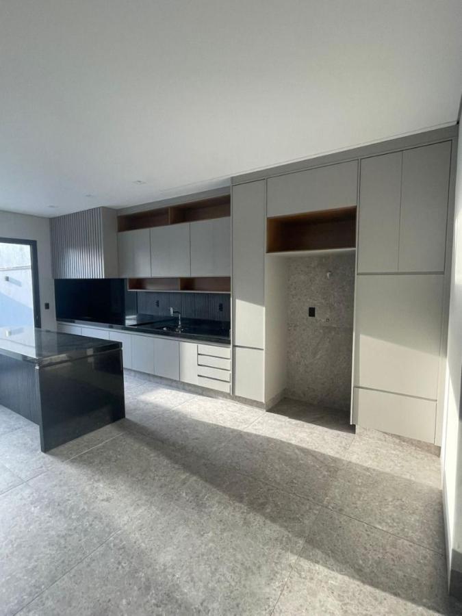 Casa à venda com 3 quartos, 211m² - Foto 4