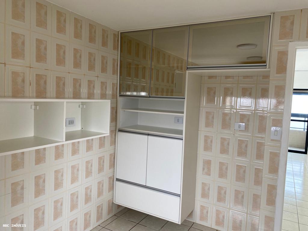 Apartamento para alugar com 3 quartos, 110m² - Foto 9