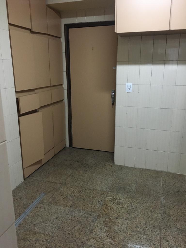 Apartamento à venda com 2 quartos, 80m² - Foto 2